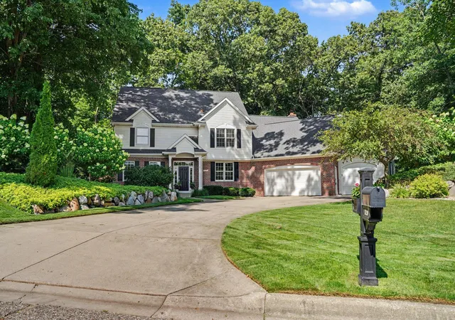 2nd image of 1720 Breezy Point Ln, Kalamazoo, MI 49009 | MLS# 66026040151