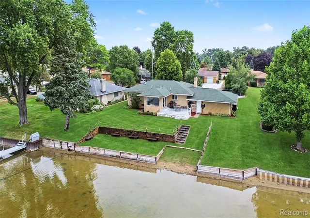 Photo 1 of Single family home for sale at 98 Edgelake Dr, Waterford, MI 48327 | MLS# 20261060527 | Listing updated on 2026-10-29
