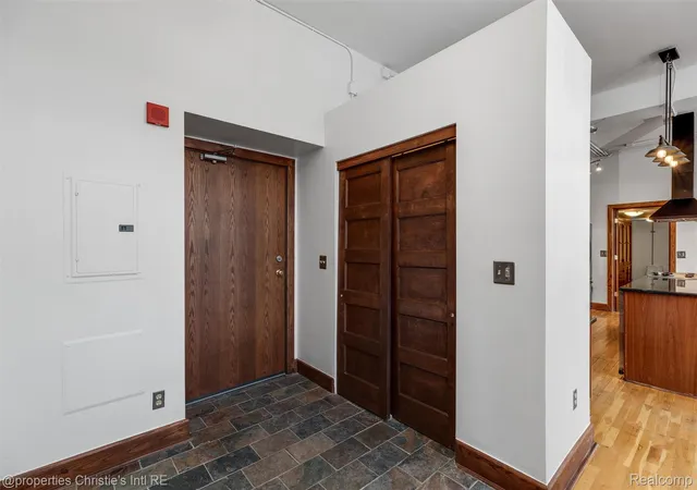 Listing Photo 4 - Condo for sale in building located at 1395 Antietam Ave, Detroit, MI 48207 - Unit #39