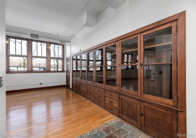 Listing Photo 5 - Condo for sale in building located at 1395 Antietam Ave, Detroit, MI 48207 - Unit #39