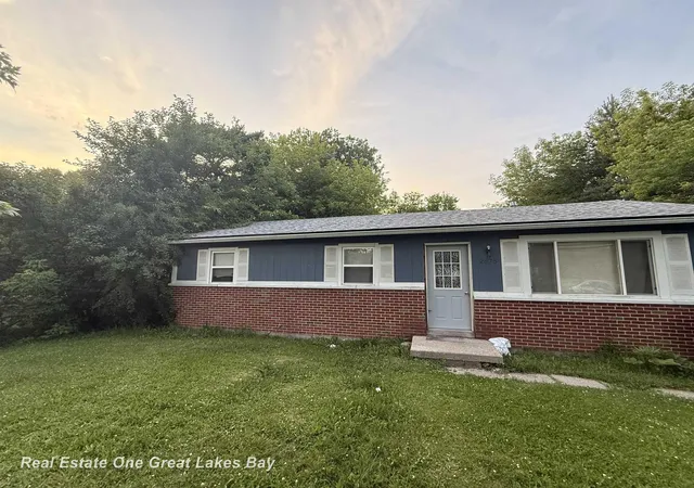 1st image of 2675 Indiana Ave, Saginaw, MI 48601 | MLS# 61050217115
