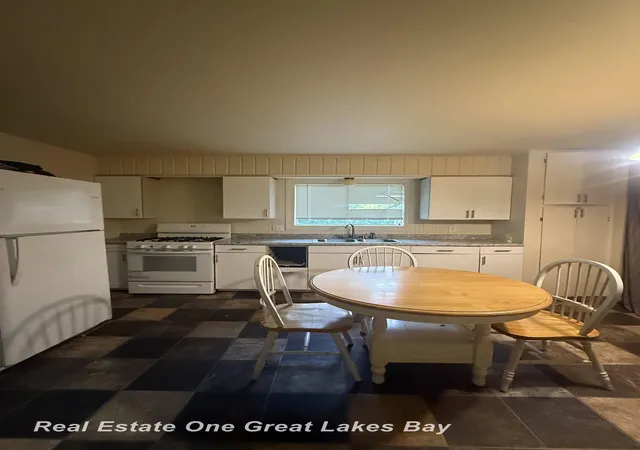 2nd image of 2675 Indiana Ave, Saginaw, MI 48601 | MLS# 61050217115