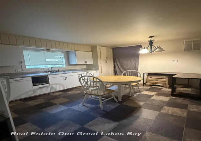 3rd image of 2675 Indiana Ave, Saginaw, MI 48601 | MLS# 61050217115