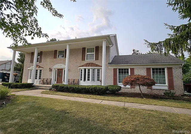 3rd image of 1114 Chaffer Dr, Rochester Hills, MI 48306 | MLS# 20261060539
