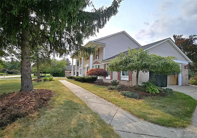 4th image of 1114 Chaffer Dr, Rochester Hills, MI 48306 | MLS# 20261060539