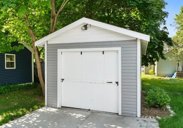 5th image of 112 W Lincoln St, Charlevoix, MI 49720 | MLS# 78080071847