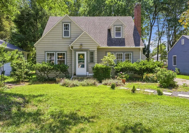 1st image of 140 Orchard Ln, Benton Harbor, MI 49022 | MLS# 69026040162