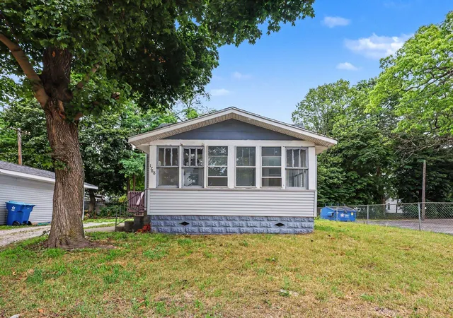 Photo 3 of Single family home for sale at 1768 Henry St, Muskegon, MI 49441 | MLS# 71026040163 | Listing updated on 2026-08-26