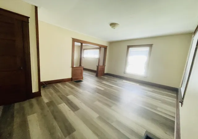 Listing Photo 3 - Condo for sale in building located at 519 Seymour Ave, Jackson, MI 49202