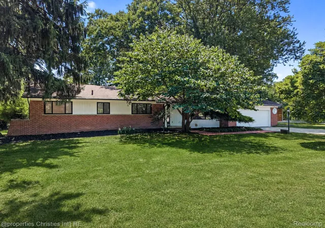 Photo 2 of Single family home for sale at 24711 Tudor Ln, Franklin, MI 48025 | MLS# 20261060560 | Listing updated on 2026-09-01