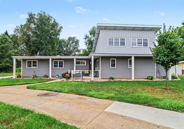 1st image of 1134 S 24th St S, Battle Creek, MI 49015 | MLS# 66026040178