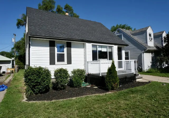 2nd image of 23147 Melville Ave, Hazel Park, MI 48030 | MLS# 81026040179