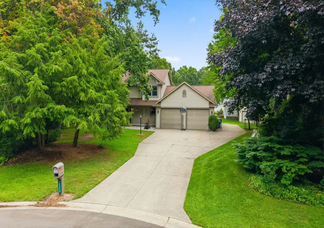 1st image of 15250 Hofma Dr, Grand Haven, MI 49417 | MLS# 71026040176