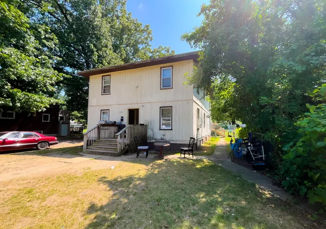 1st image of 840 E High St, Benton Harbor, MI 49022 | MLS# 69026040173