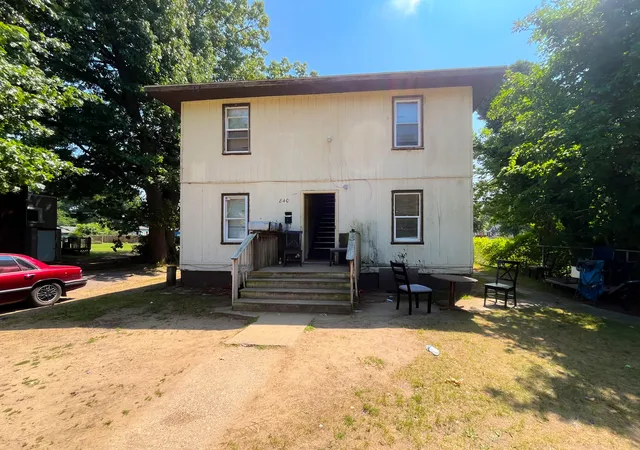 2nd image of 840 E High St, Benton Harbor, MI 49022 | MLS# 69026040173