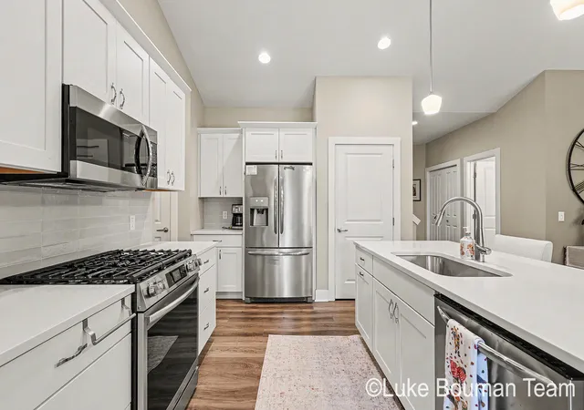 Listing Photo 4 - Condo for sale in building located at 1420 Eagle Shore Ct, Hudsonville, MI 49426