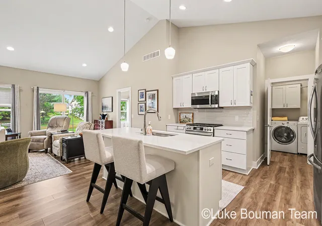 Listing Photo 5 - Condo for sale in building located at 1420 Eagle Shore Ct, Hudsonville, MI 49426