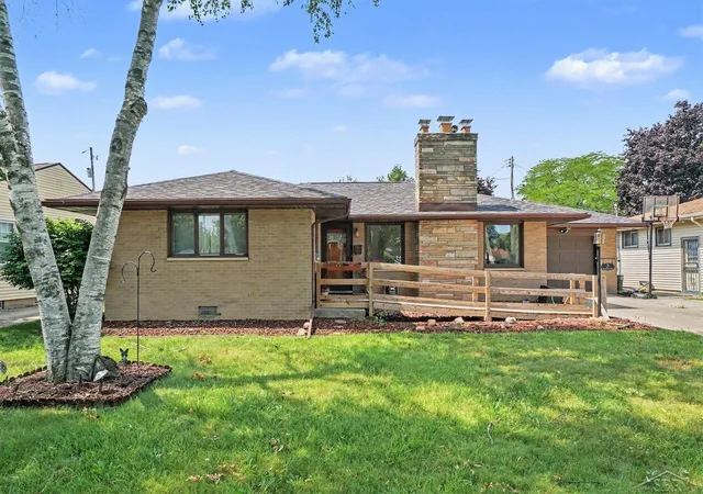 Photo 1 of Single family home for sale at 3 Northmoor Rd, Saginaw, MI 48602 | MLS# 61050217136 | Listing updated on 2026-09-22