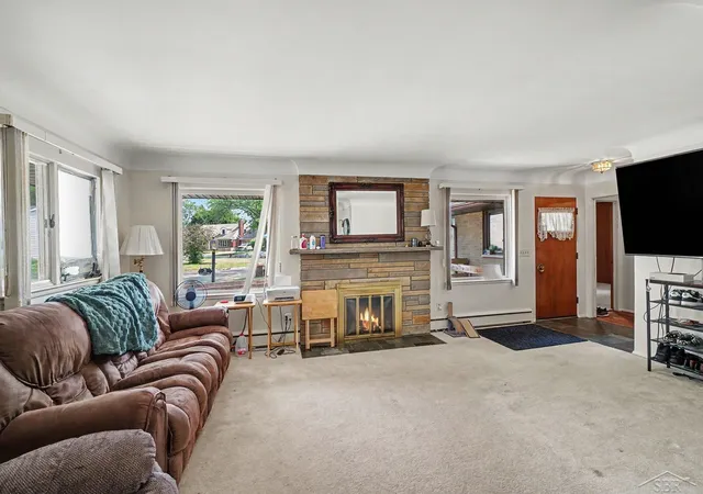 Photo 3 of Single family home for sale at 3 Northmoor Rd, Saginaw, MI 48602 | MLS# 61050217136 | Listing updated on 2026-09-22