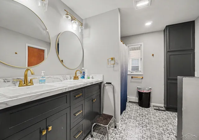 Photo 4 of Single family home for sale at 3 Northmoor Rd, Saginaw, MI 48602 | MLS# 61050217136 | Listing updated on 2026-09-22