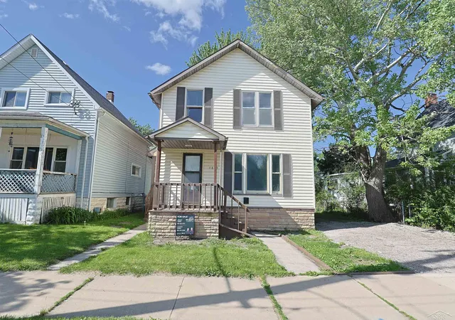 2nd image of 1813 3rd St St, Bay City, MI 48708 | MLS# 61050217135