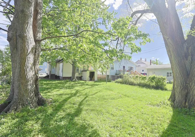 4th image of 1813 3Rd St St, Bay City, MI 48708 | MLS# 61050217135