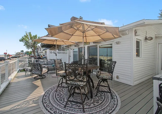 3rd image of 20 Lake Shore Dr, South Haven, MI 49090 | MLS# 69026040186