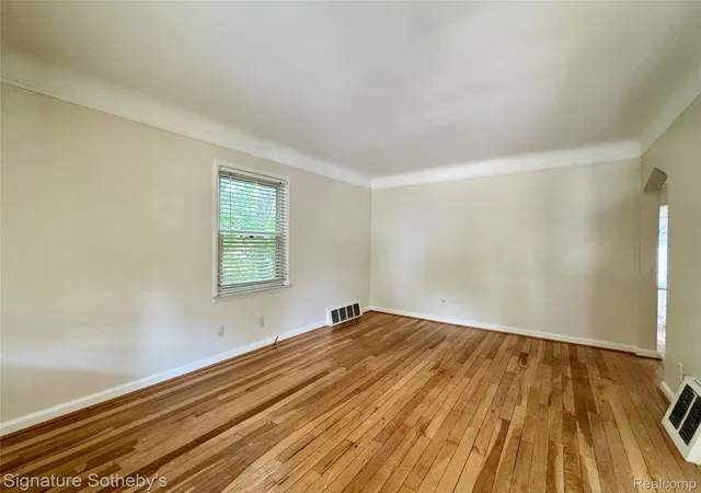 Photo 2 of Single family home for sale at 911 S Wilson Ave, Royal Oak, MI 48067 | MLS# 20261060595 | Listing updated on 2026-08-31