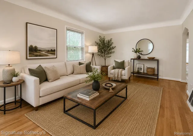Photo 3 of Single family home for sale at 911 S Wilson Ave, Royal Oak, MI 48067 | MLS# 20261060595 | Listing updated on 2026-08-31