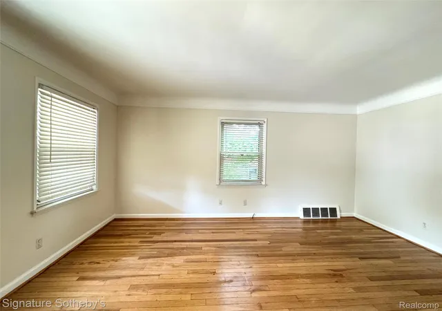 Photo 3 of Single family home for sale at 911 S Wilson Ave, Royal Oak, MI 48067 | MLS# 20261060595 | Listing updated on 2026-08-31