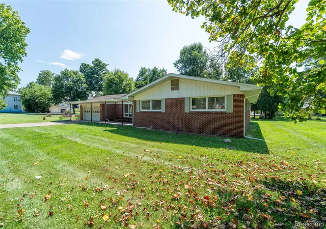 Photo 2 of Single family home for sale at 208 N Washington St, Manchester, MI 48158 | MLS# 20261060603 | Listing updated on 2026-08-08