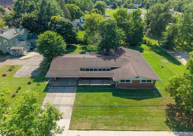 Photo 3 of Single family home for sale at 208 N Washington St, Manchester, MI 48158 | MLS# 20261060603 | Listing updated on 2026-08-08