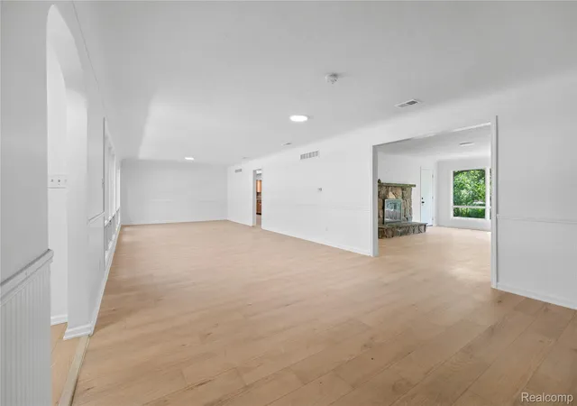 Photo 3 of Single family home for sale at 208 N Washington St, Manchester, MI 48158 | MLS# 20261060603 | Listing updated on 2026-08-08