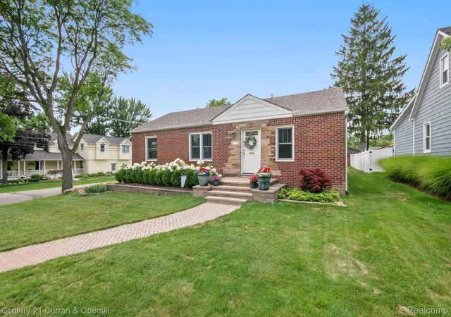 4th image of 551 N Evergreen St, Plymouth, MI 48170 | MLS# 20261060620