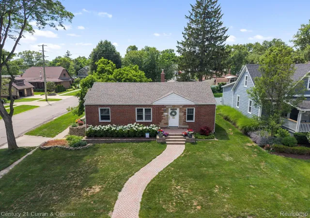 5th image of 551 N Evergreen St, Plymouth, MI 48170 | MLS# 20261060620