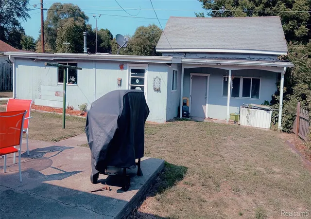 Photo 2 of Single family home for sale at 129 E Congress St, Caro, MI 48723 | MLS# 20261060623 | Listing updated on 2026-09-09