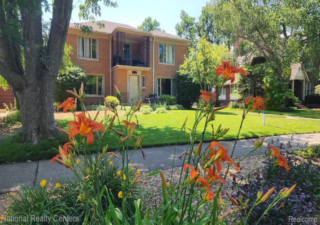 3rd image of 821 Pemberton Rd, Grosse Pointe Park, MI 48230 | MLS# 20261060633