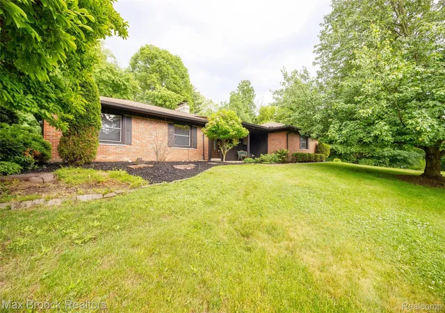Photo 2 of Single family home for sale at 29030 Millbrook Rd, Farmington Hills, MI 48334 | MLS# 20261060635 | Listing updated on 2026-08-04