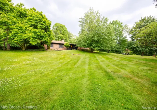Photo 3 of Single family home for sale at 29030 Millbrook Rd, Farmington Hills, MI 48334 | MLS# 20261060635 | Listing updated on 2026-08-04