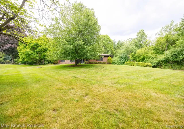 Photo 3 of Single family home for sale at 29030 Millbrook Rd, Farmington Hills, MI 48334 | MLS# 20261060635 | Listing updated on 2026-08-04