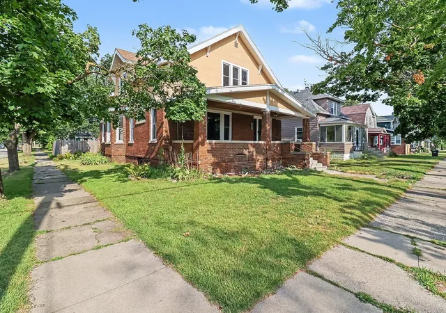 Photo 3 of Single family home for sale at 1607 6th Street, Muskegon, MI 49441 | MLS# 71026040193 | Listing updated on 2026-10-21