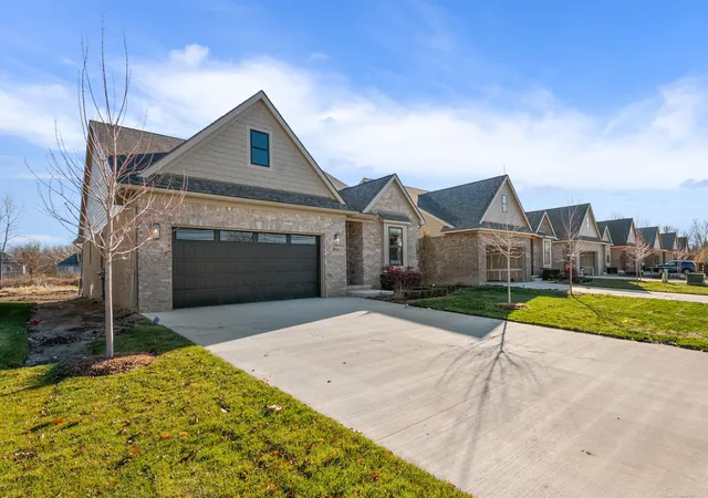 3rd image of 5944 Willow Grove Dr, Troy, MI 48085 | MLS# 58050217148