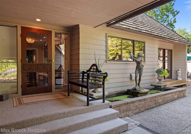 Photo 2 of Condo for sale at 969 Bloomfield Woods, Bloomfield Hills, MI 48304 | MLS# 20261060646 | Listing updated on 2026-09-13