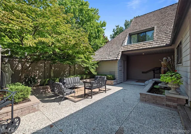 Photo 3 of Condo for sale at 969 Bloomfield Woods, Bloomfield Hills, MI 48304 | MLS# 20261060646 | Listing updated on 2026-09-13