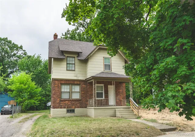 Photo 2 of Single family home for sale at 207 Oliver St, Pontiac, MI 48342 | MLS# 20261060645 | Listing updated on 2026-09-03