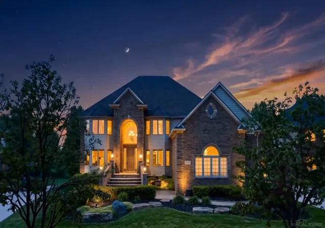 2nd image of 55733 Whitney Ct, Shelby Township, MI 48315 | MLS# 58050217152