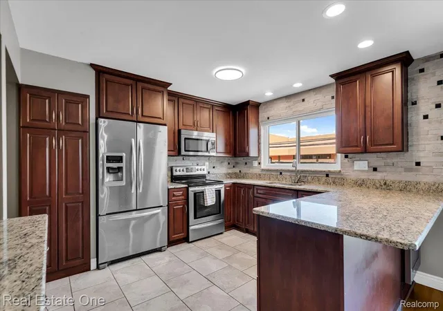 2nd image of 5063 Abington Dr, Troy, MI 48085 | MLS# 20261060653