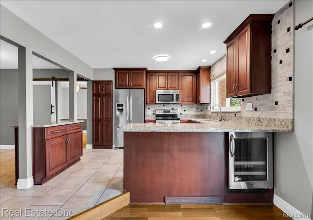 4th image of 5063 Abington Dr, Troy, MI 48085 | MLS# 20261060653