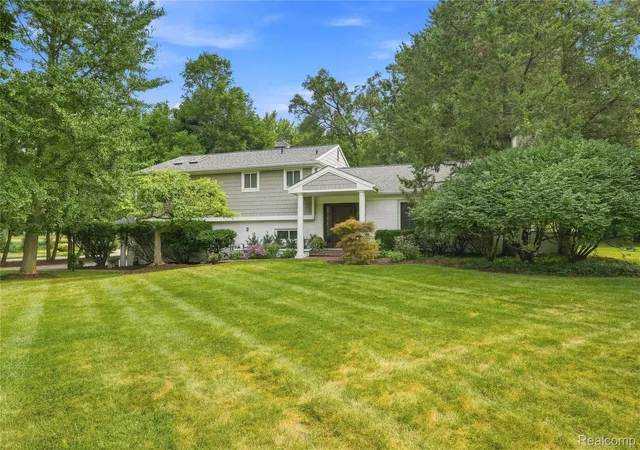Photo 2 of Single family home for sale at 5523 Crabtree Rd, Bloomfield Hills, MI 48301 | MLS# 20261060655 | Listing updated on 2026-09-13