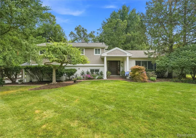Photo 2 of Single family home for sale at 5523 Crabtree Rd, Bloomfield Hills, MI 48301 | MLS# 20261060655 | Listing updated on 2026-09-13